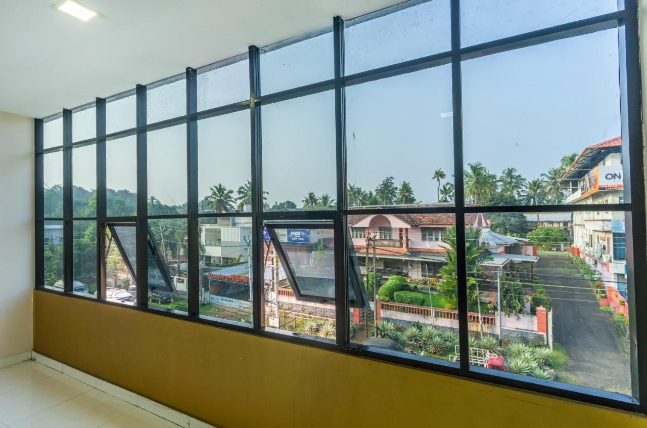 Hotel Kochi Crown Buitenkant foto