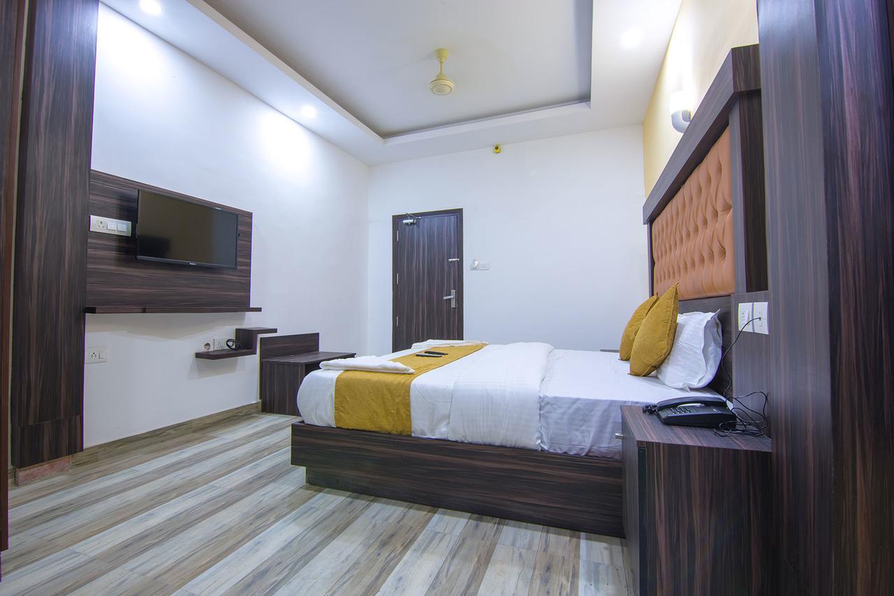 Hotel Kochi Crown Buitenkant foto