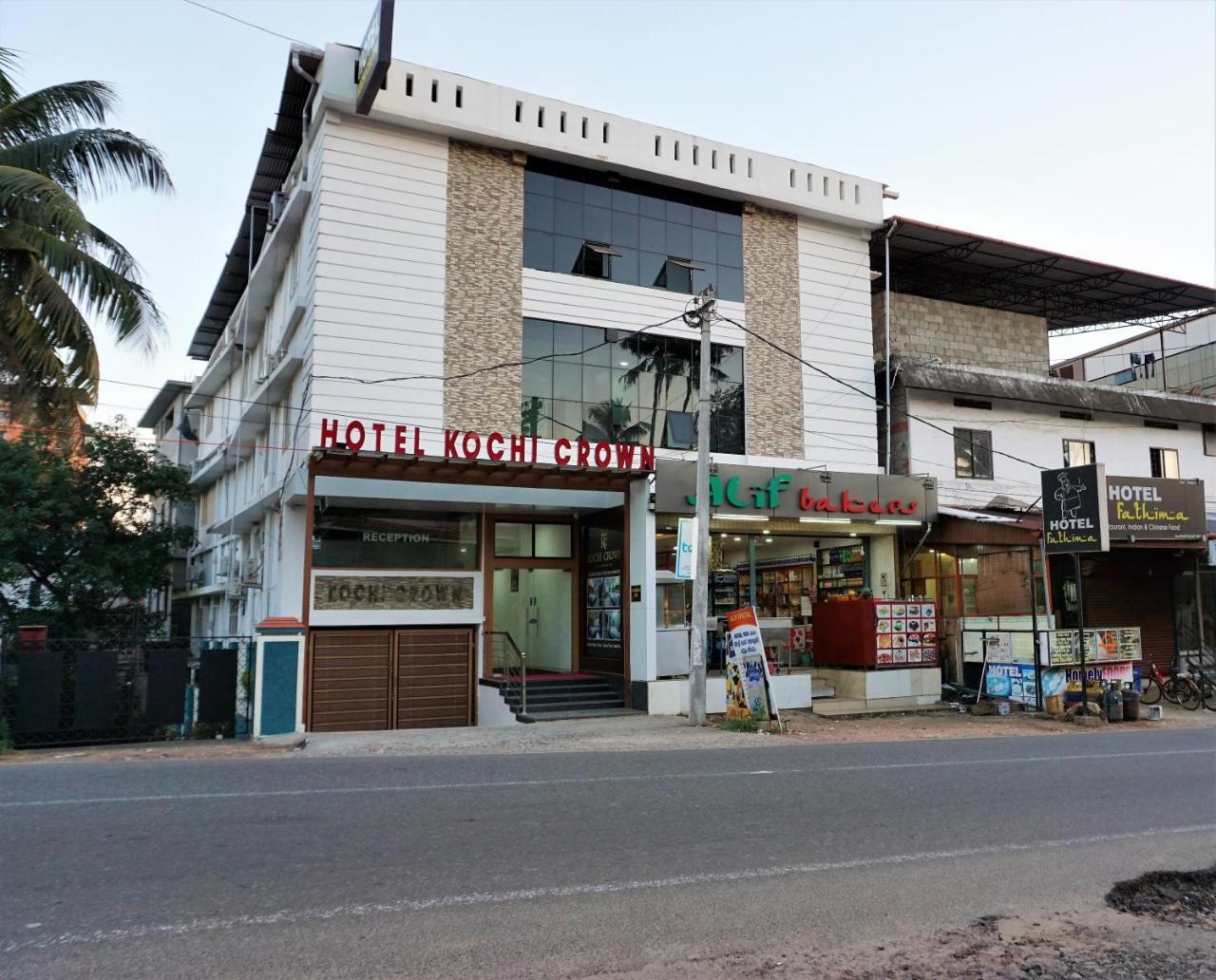 Hotel Kochi Crown Buitenkant foto