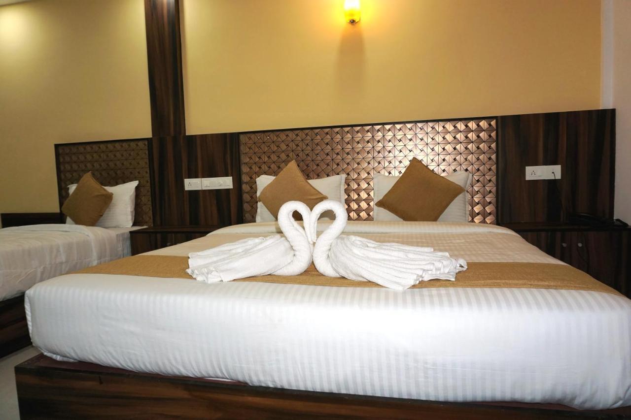 Hotel Kochi Crown Buitenkant foto