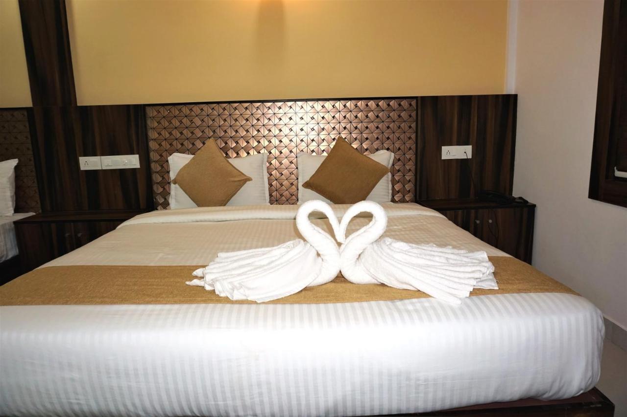 Hotel Kochi Crown Buitenkant foto