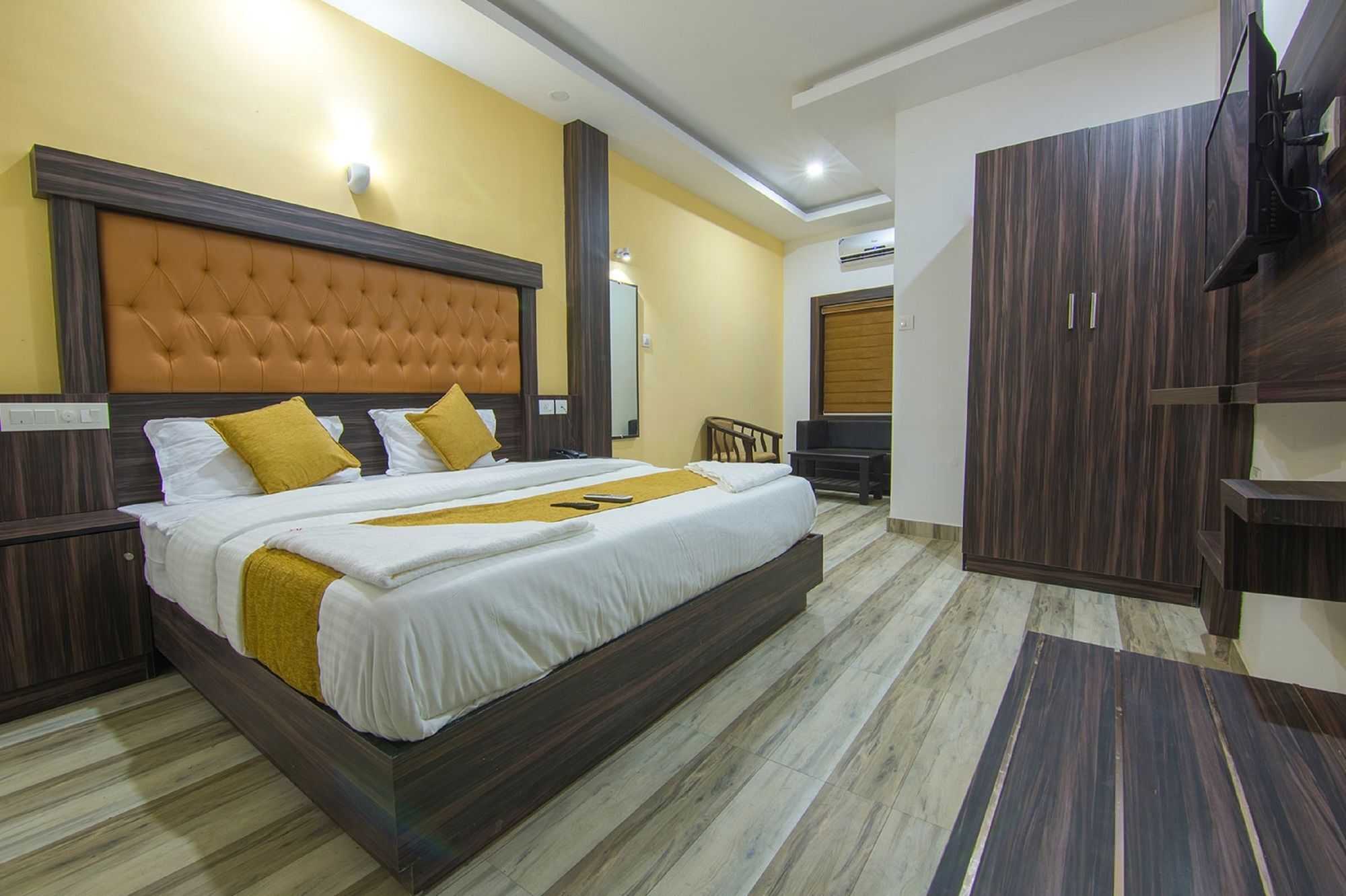 Hotel Kochi Crown Buitenkant foto