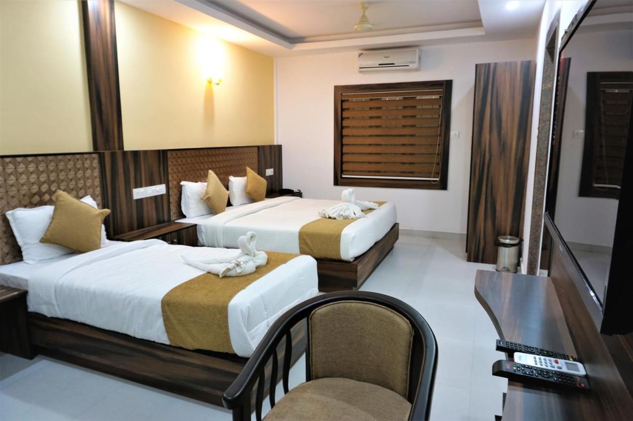 Hotel Kochi Crown Buitenkant foto